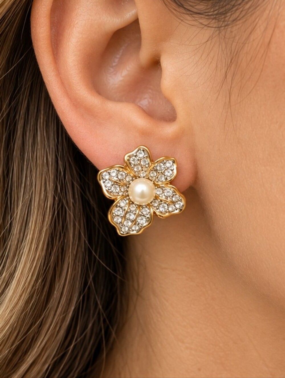 Vintage Flower Pearl Rhinestone Stud Earrings Gold Tone 7/8" NWT